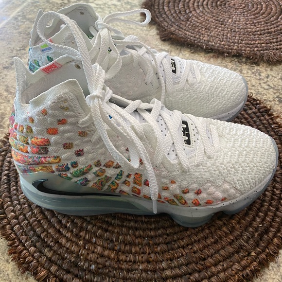 Nike LeBron XVII Air Command Force sneakers - Picture 4 of 12